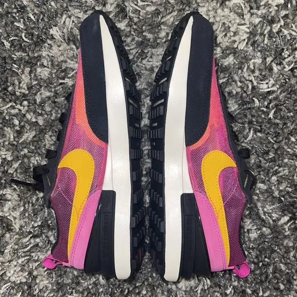 New NIKE Waffle One (PS) in Active Fuchsia / University Gold