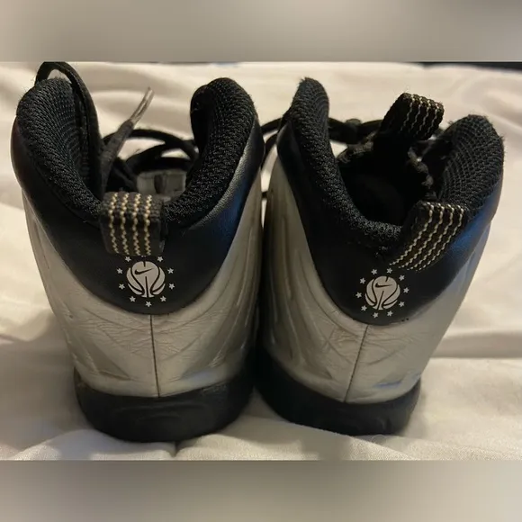 Nike Air Foamposite One Chrome Boys Size 7C Athletic Shoes Sneakers CV8918-002