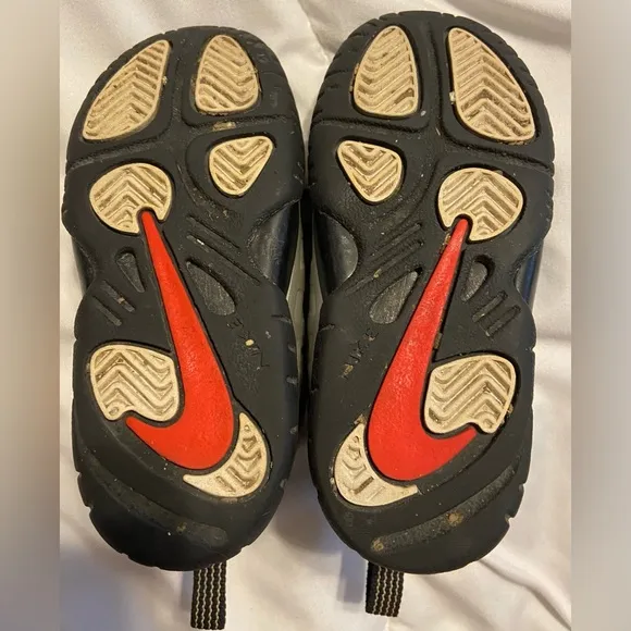 Nike Air Foamposite One Chrome Boys Size 7C Athletic Shoes Sneakers CV8918-002