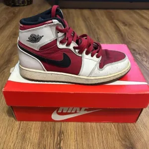 NIKE air jordan 1 retro carmine mid top shoes sneakers women’s 6 = 4.5Y