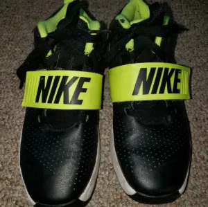 Nike basketball 3 sneakers boys size 3