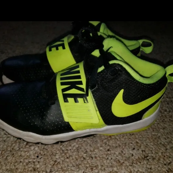 Nike basketball 3 sneakers boys size 3