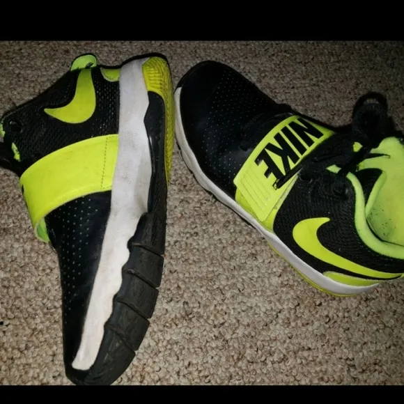 Nike basketball 3 sneakers boys size 3