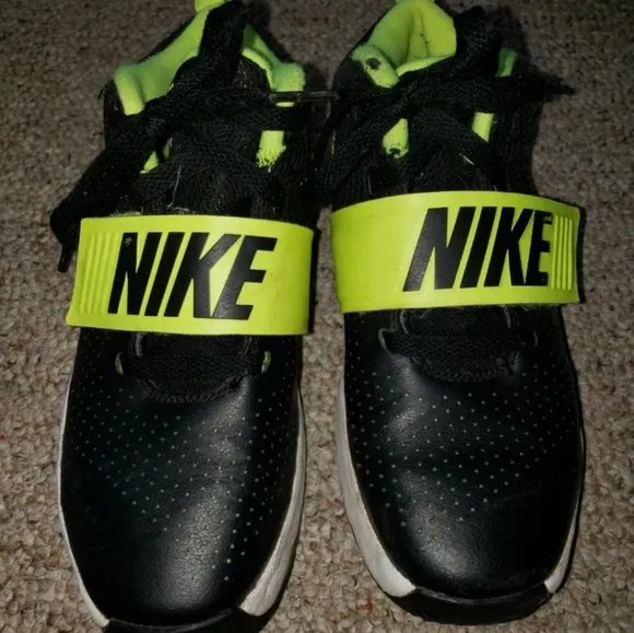 Nike basketball 3 sneakers boys size 3