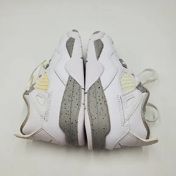 Nike Boys Air Jordan 4 BQ7670-100 White Basketball Shoes Sneakers Size 10C Flaw