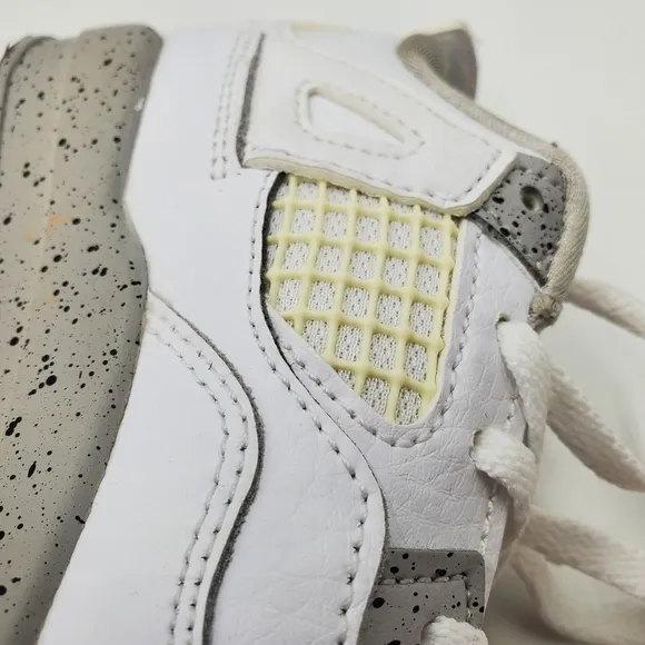 Nike Boys Air Jordan 4 BQ7670-100 White Basketball Shoes Sneakers Size 10C Flaw
