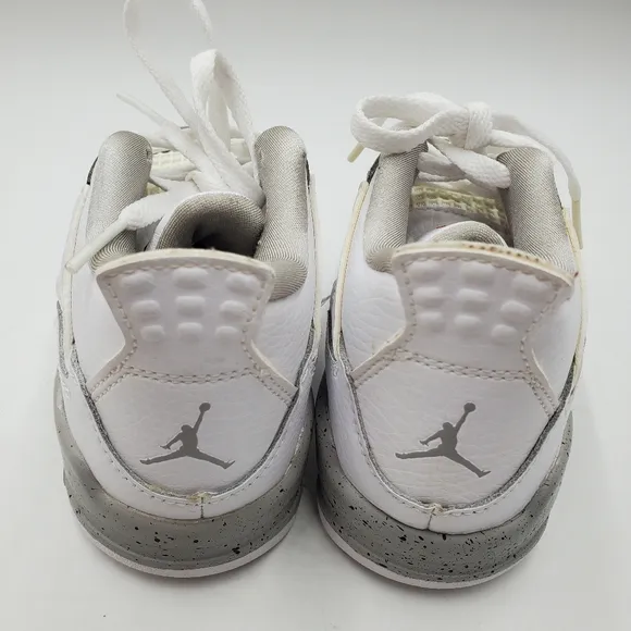 Nike Boys Air Jordan 4 BQ7670-100 White Basketball Shoes Sneakers Size 10C Flaw