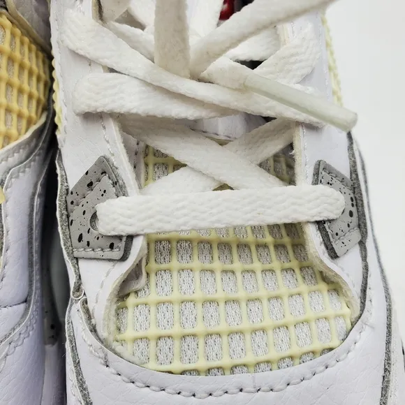 Nike Boys Air Jordan 4 BQ7670-100 White Basketball Shoes Sneakers Size 10C Flaw