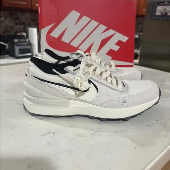 Nike Boys Waffle One AI SE DQ0470-001 White Casual Shoes Sneakers Size 4.5Y-6.5Y