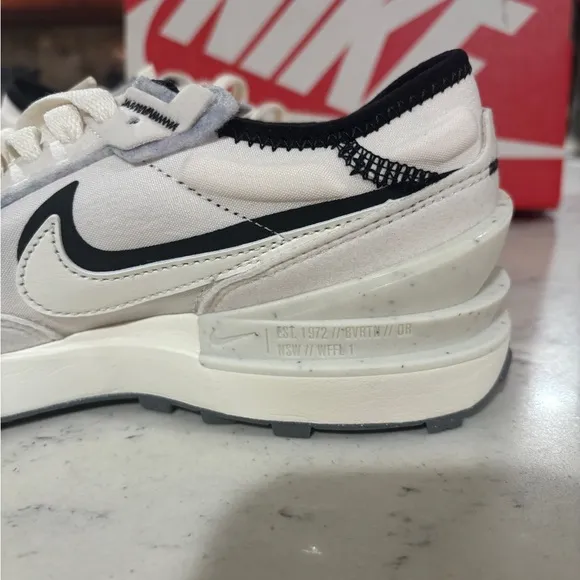 Nike Boys Waffle One AI SE DQ0470-001 White Casual Shoes Sneakers Size 4.5Y-6.5Y