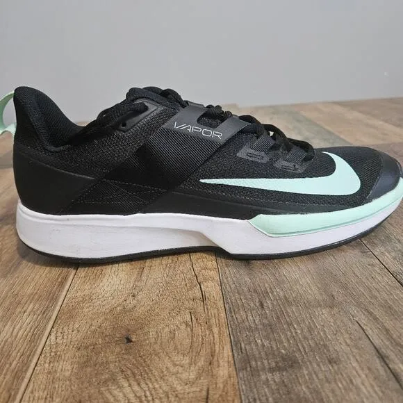 Nike Court Vapor Lite HC Size Men’s Size 10 Tennis Shoes Black Mint Green Swoosh