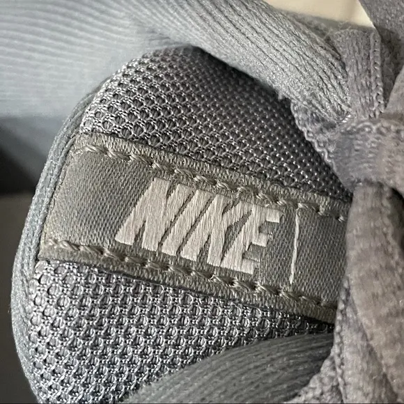 Nike Downshifter 9 Gray Running Sneakers Women’s Size 7.5 AQ7481-001