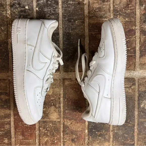 Nike Kids GS DH2920-111 White On White Air Force 1 LE Casual Lace Up Shoes Sz 7Y