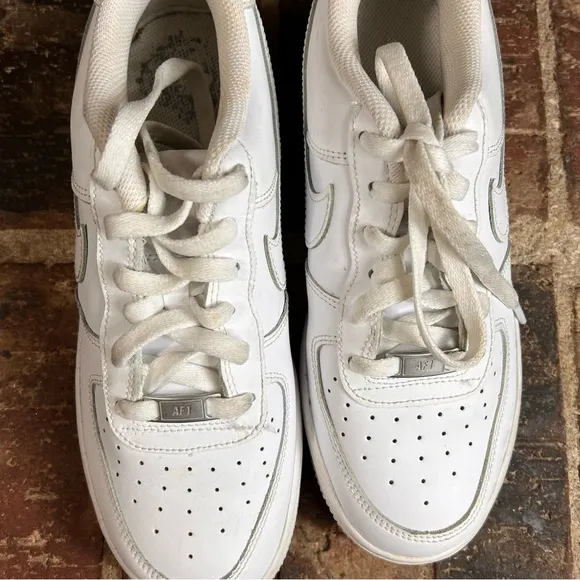 Nike Kids GS DH2920-111 White On White Air Force 1 LE Casual Lace Up Shoes Sz 7Y