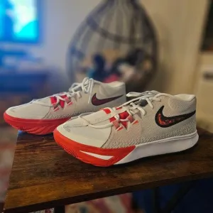 Nike Kyrie 8 Basketball Shoes Sz 10.5