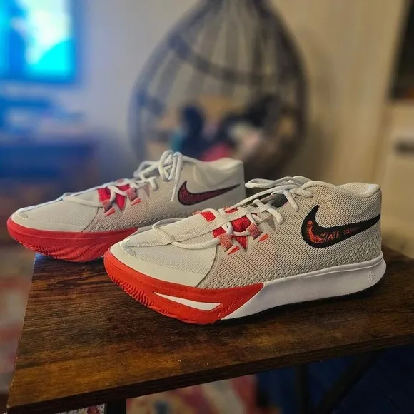 Nike Kyrie 8 Basketball Shoes Sz 10.5