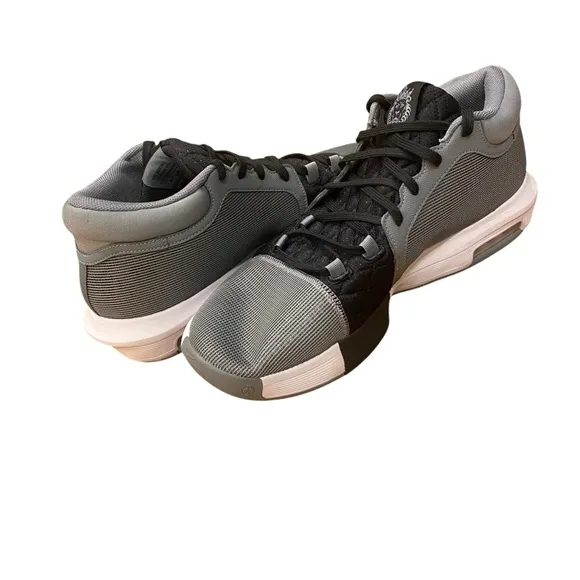Nike Lebron James Witness 8 Mesh Basketball Shoes Gray, Black  Men’s Sz 17 NWOB‎