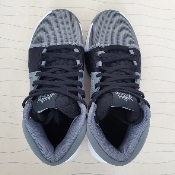 Nike Mens Lebron Witness 8 Cool Grey Black White Shoes Sneakers FB2239-004 Sz 6