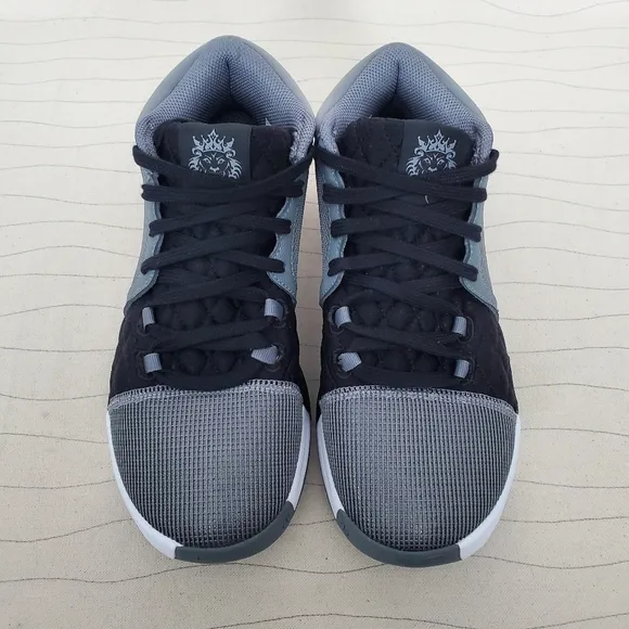Nike Mens Lebron Witness 8 Cool Grey Black White Shoes Sneakers FB2239-004 Sz 6