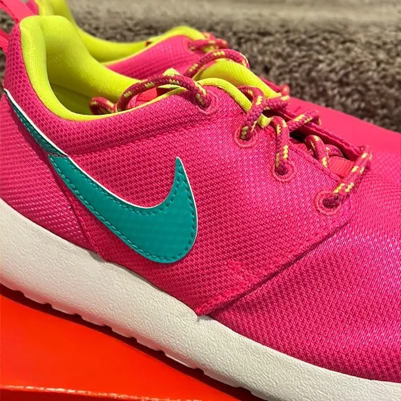 Nike Roshe One rosherun GS shoes sneakers girls hyper pink 599729 605 Youth 4.5