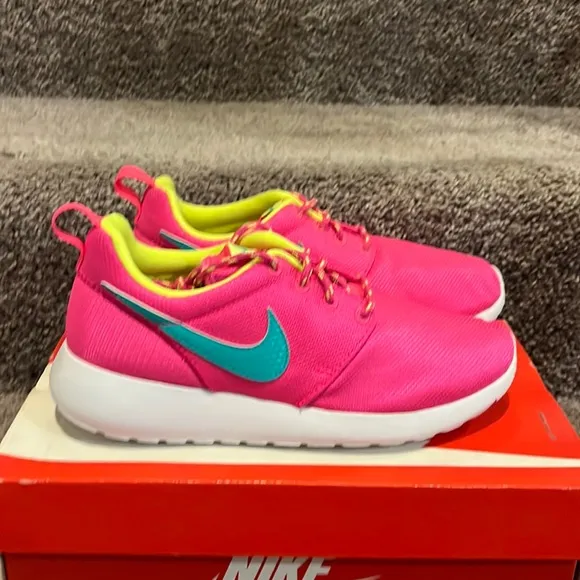 Nike Roshe One rosherun GS shoes sneakers girls hyper pink 599729 605 Youth 4.5