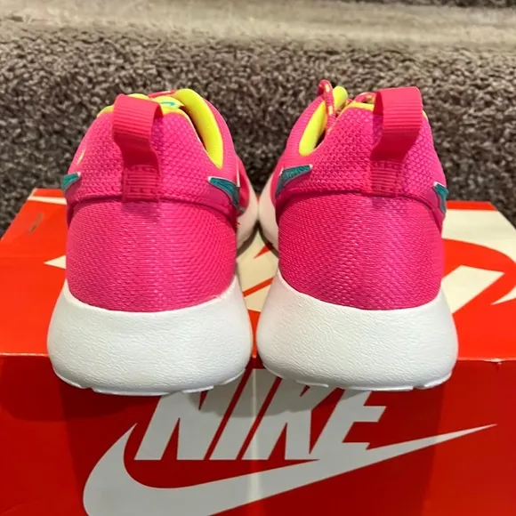 Nike Roshe One rosherun GS shoes sneakers girls hyper pink 599729 605 Youth 4.5