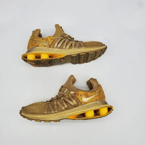 Nike Shoe Women's 9 Shox Gravity AQ8554 700 Metallic Gold Sneakers