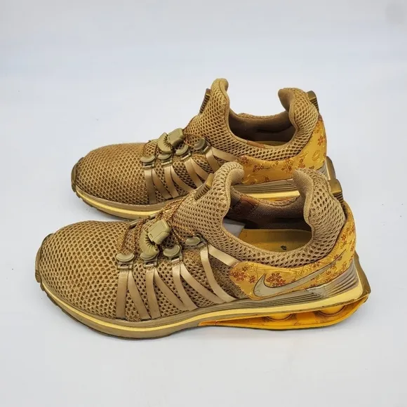 Nike Shoe Women's 9 Shox Gravity AQ8554 700 Metallic Gold Sneakers