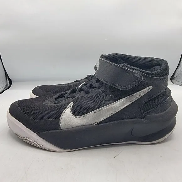 Nike Team Hustle D 10 Boys Size 5.5 Black Basketball Shoes Sneakers DD7303-004