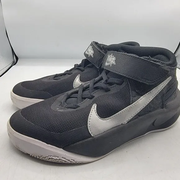 Nike Team Hustle D 10 Boys Size 5.5 Black Basketball Shoes Sneakers DD7303-004