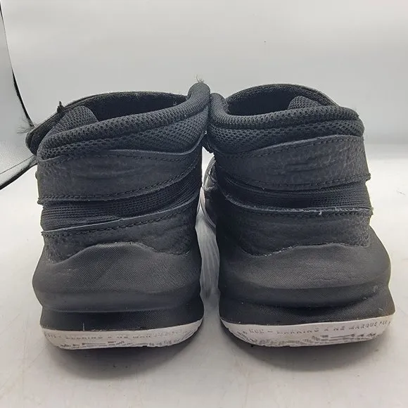 Nike Team Hustle D 10 Boys Size 5.5 Black Basketball Shoes Sneakers DD7303-004