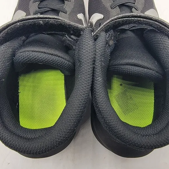 Nike Team Hustle D 10 Boys Size 5.5 Black Basketball Shoes Sneakers DD7303-004