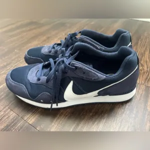 Nike Venture Runner Blue White Trainer Sneakers Mens Size 12 Shoes CK2944-400