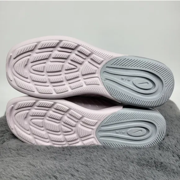 Nike Women's Air Max Axis White Barely Rose Running Shoes Size 10.5