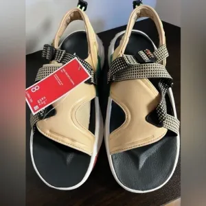 NIKE WOMENS SANDALS SIZE 8 NWT