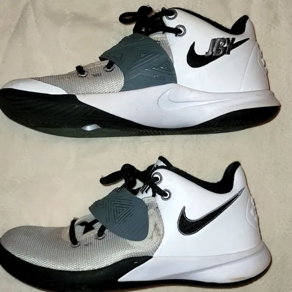 Nike Zoom Kyrie Flytrap III shoes JBY 11.23 sneakers white gray black sz 8