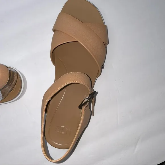 NWB Ugg Zoie Sport Sandals Brown / Tan