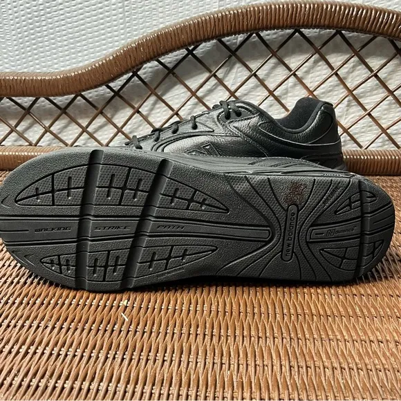 NWOT New Balance 927 Black Walking Shoes Size 16