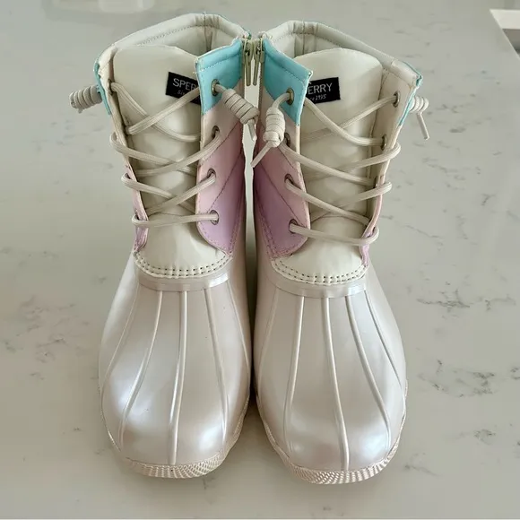 NWT Girls Sperry Saltwater Ankle Boots, Pastel, iridescent, Size 6