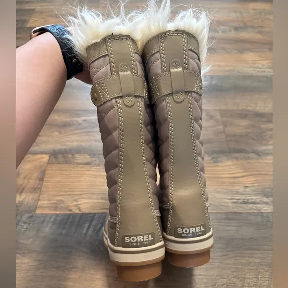 NWT Sorel Tofino II Faux Fur Lined Waterproof Snow Boots Youth Kids Girls Size 4