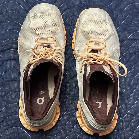 On Cloud Womens Running Shoes Sneakers Women's 10 Silver Almond