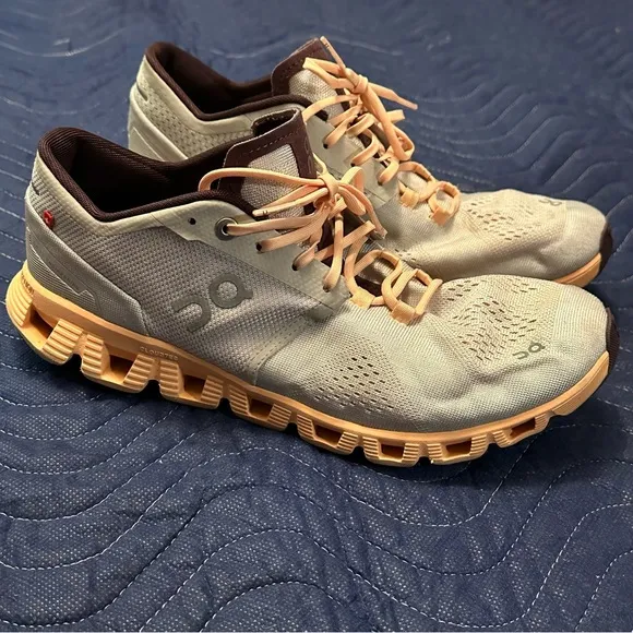 On Cloud Womens Running Shoes Sneakers Women's 10 Silver Almond