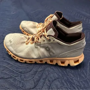 On Cloud Womens Running Shoes Sneakers Women's 10 Silver Almond