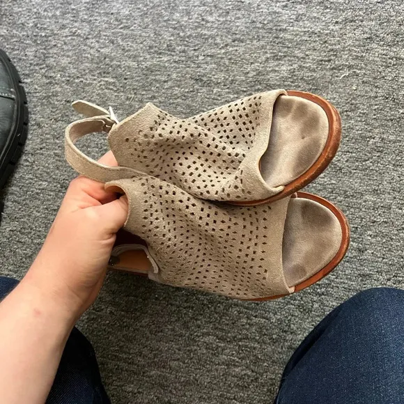Rag &amp; Bone Cream Tan Suede Sandals, size 36.5