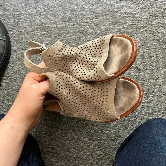 Rag &amp; Bone Cream Tan Suede Sandals, size 36.5