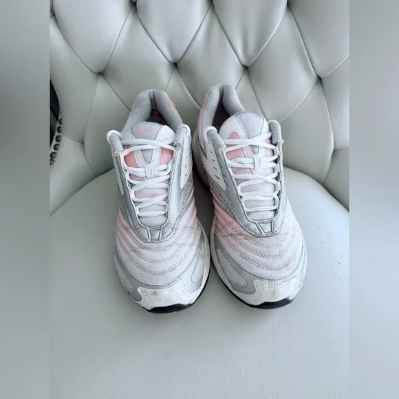 Reebok Women’s Classic Pink Gray Running Shoes Size 8.5 Lightweight Comfortable