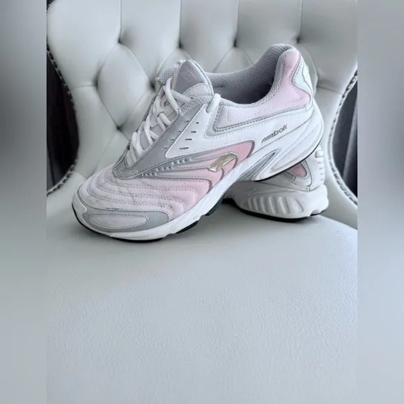Reebok Women’s Classic Pink Gray Running Shoes Size 8.5 Lightweight Comfortable
