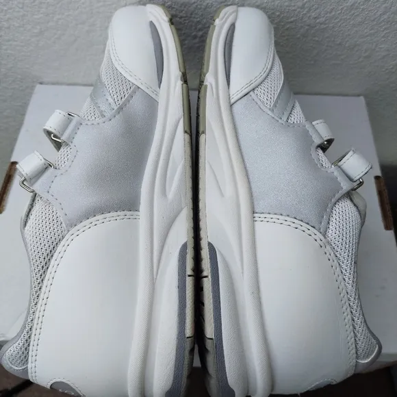 SAS TMV Silver White Women's Walking Shoes Size 8 W3