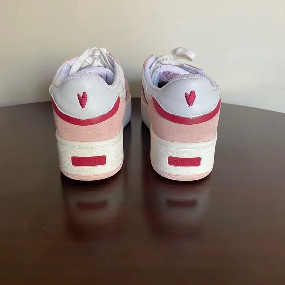 Saucony jazz platform hearts women’s sneakers shoes size 9.5 pink/white/red
