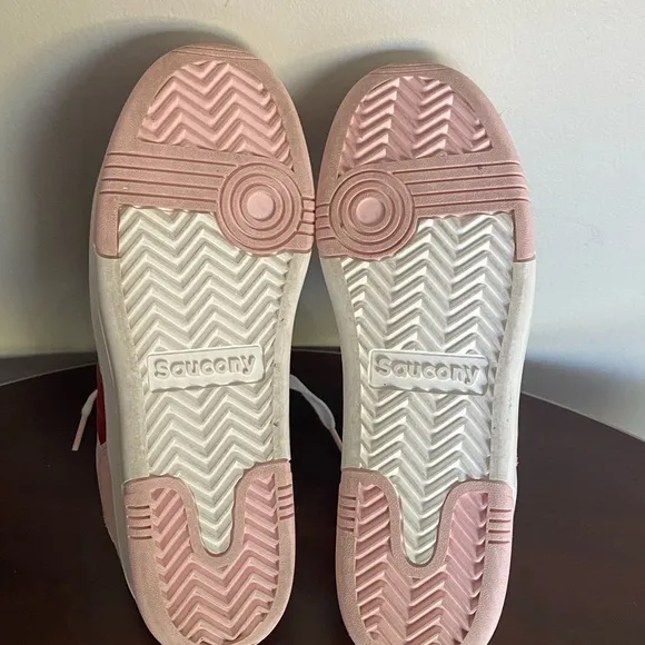 Saucony jazz platform hearts women’s sneakers shoes size 9.5 pink/white/red